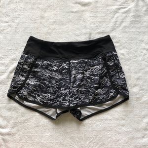 Lululemon Black and White Shorts - speed up